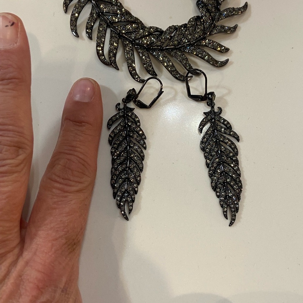 Vintage Black Leaf Bracelet and Earring Set - Picture 7 of 7